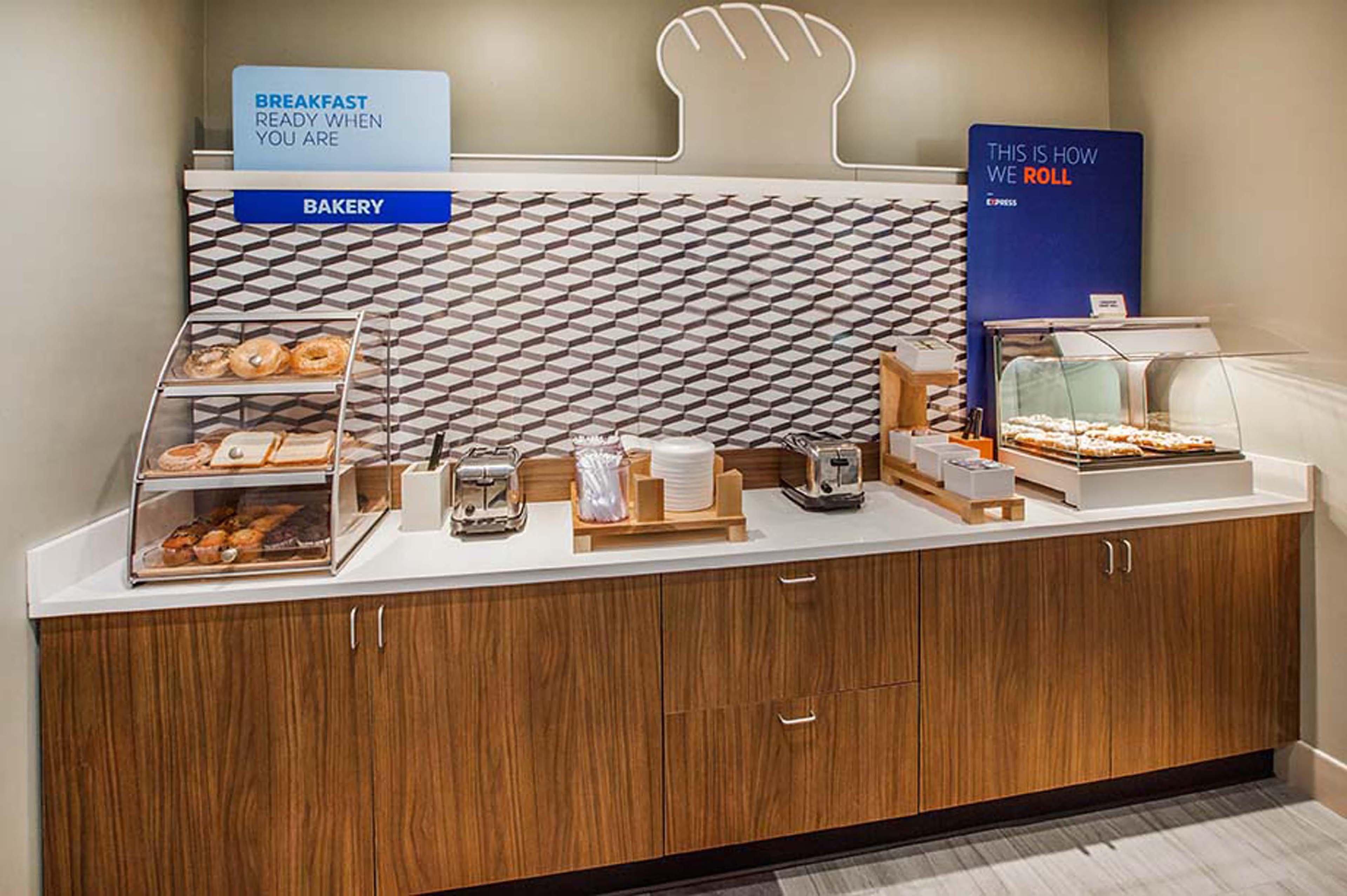 Holiday Inn Express Hotel & Suites Athens By Ihg Εξωτερικό φωτογραφία