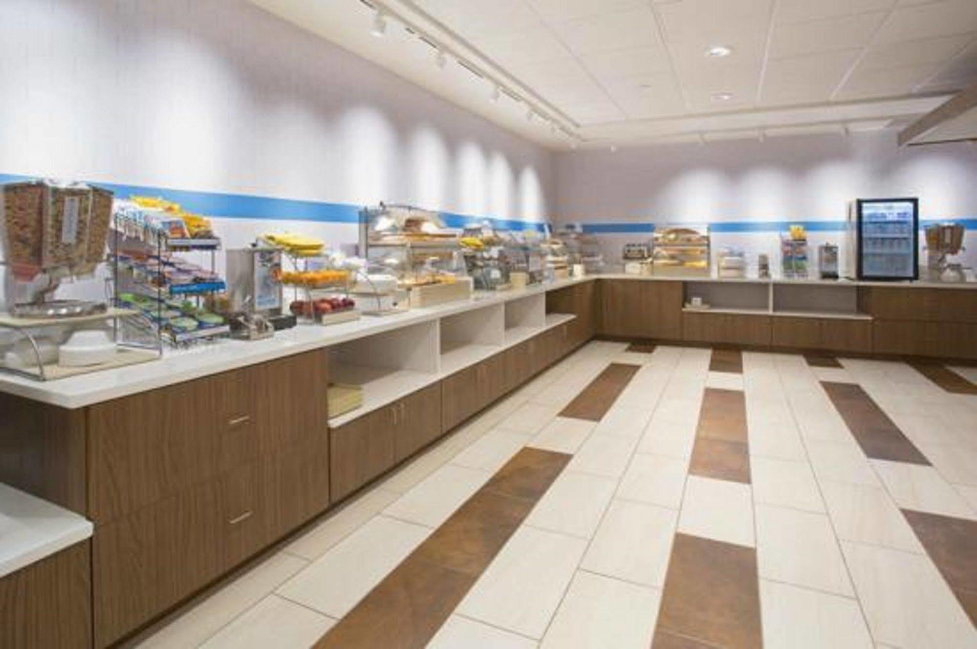 Holiday Inn Express Hotel & Suites Athens By Ihg Εξωτερικό φωτογραφία